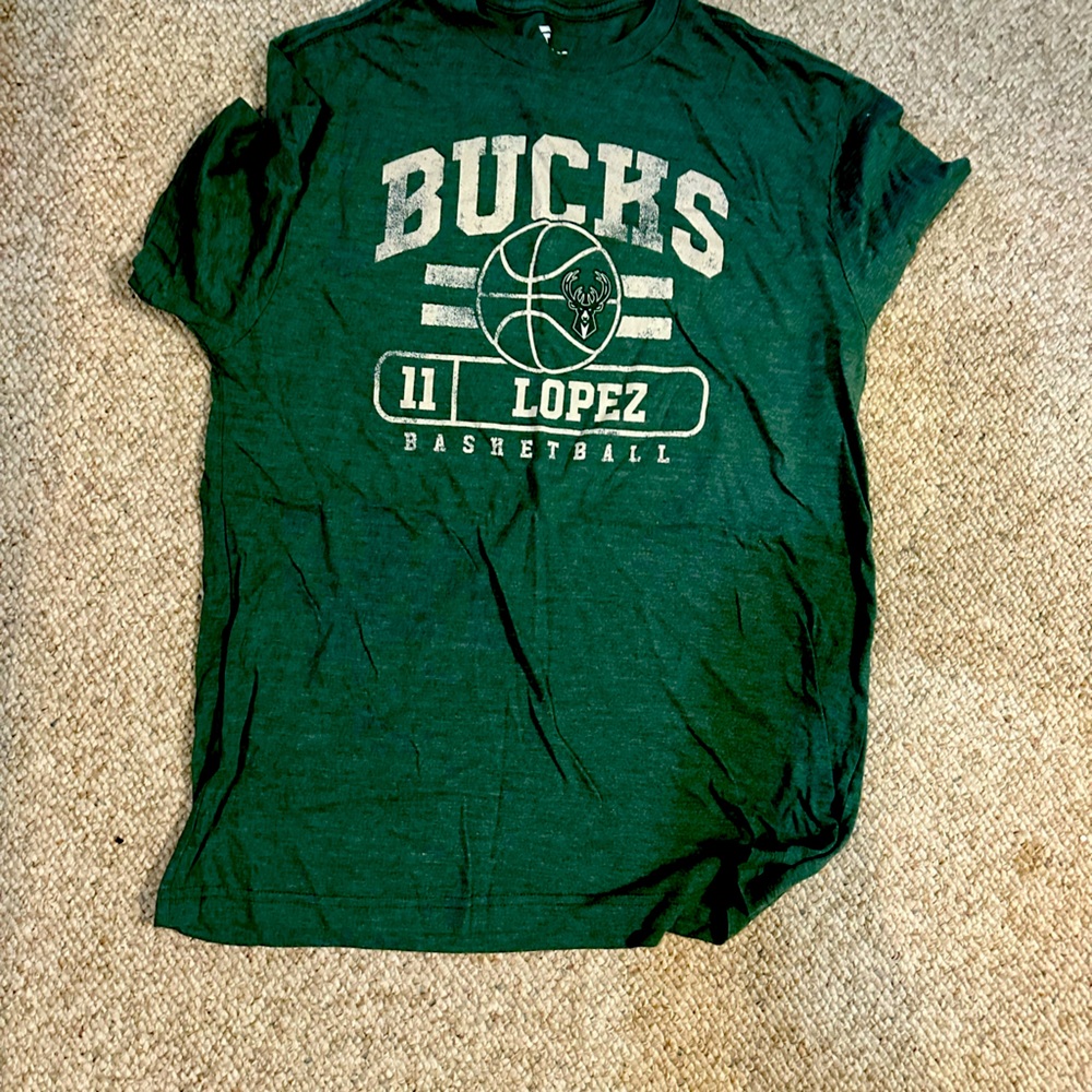 Mens size small Brook Lopez T shirt like new!